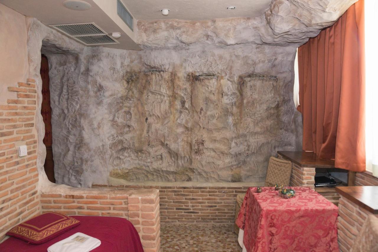 מלון Il Castello Di Perano מראה חיצוני תמונה